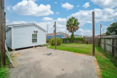 6317 P 1/2 Galveston TX 77551