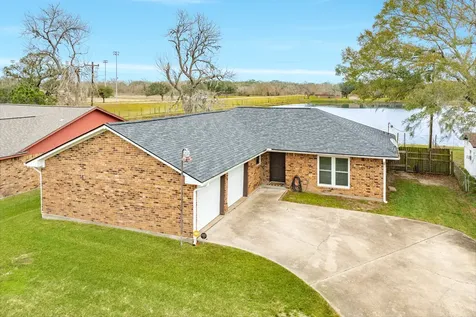 239 Lakewood Drive Clute TX 77531