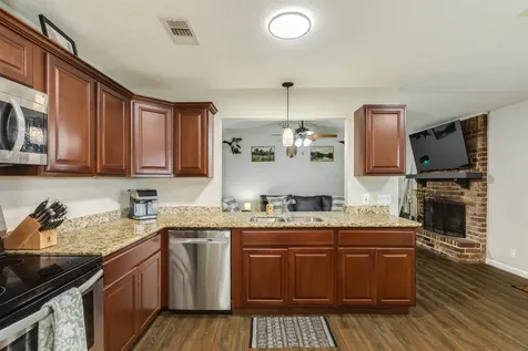 239 Lakewood Drive Clute TX 77531