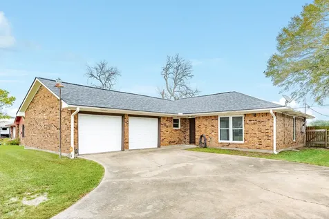 239 Lakewood Drive Clute TX 77531