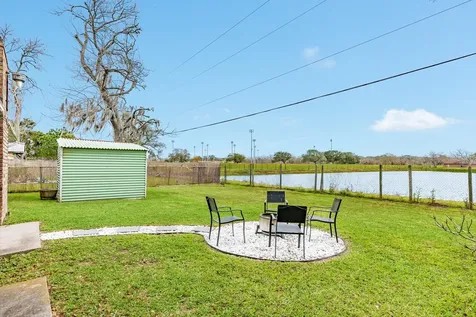 239 Lakewood Drive Clute TX 77531