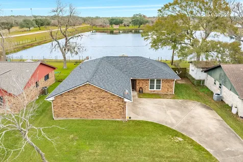 239 Lakewood Drive Clute TX 77531