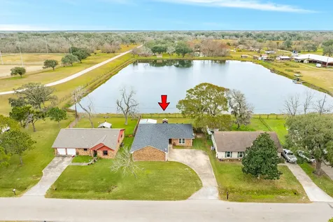 239 Lakewood Drive Clute TX 77531