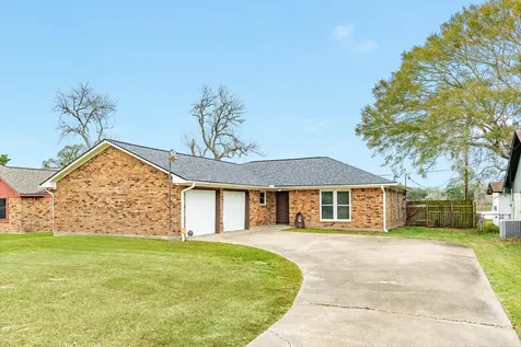 239 Lakewood Drive Clute TX 77531