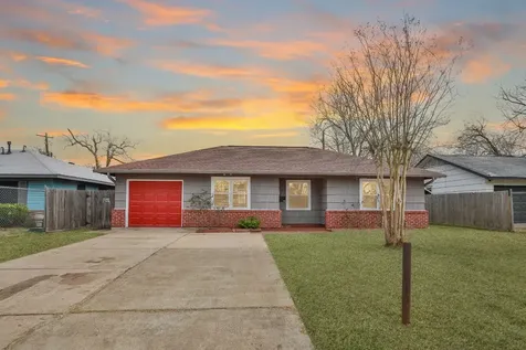 9211 Vinearbor Street Houston TX 77033