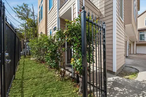 5210 Petty Street A Houston TX 77007