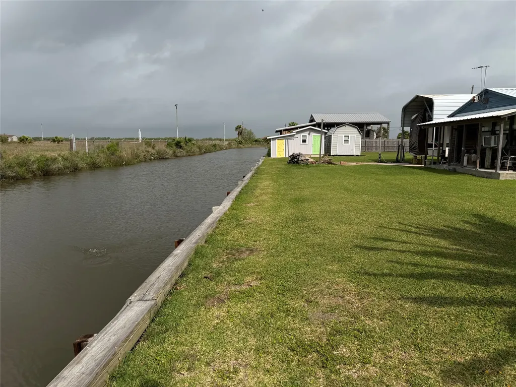1270 N Monkhouse Drive Crystal Beach TX 77650