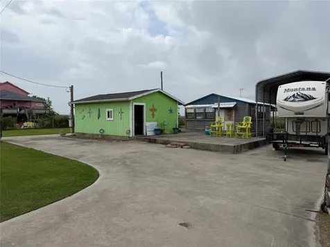 1270 N Monkhouse Drive Crystal Beach TX 77650