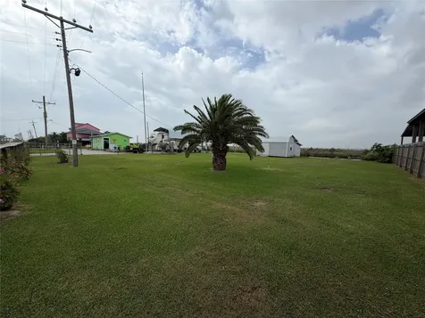 1270 N Monkhouse Drive Crystal Beach TX 77650