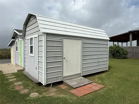 1270 N Monkhouse Drive Crystal Beach TX 77650