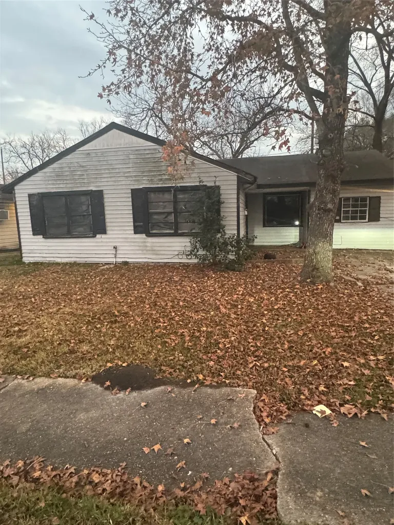 5326 Kenilwood Drive Houston TX 77033