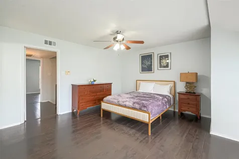 10188 Beekman Place Drive Houston TX 77043