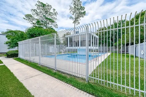 10188 Beekman Place Drive Houston TX 77043