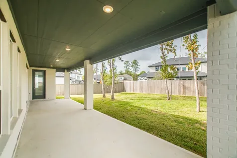 11 Mariposa Woods Drive Tomball TX 77375