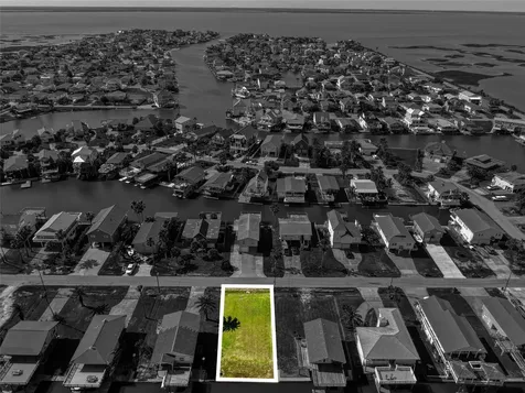 16523 Bahama Way Galveston TX 77554