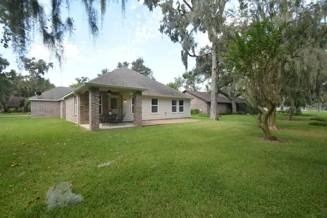 2205 Lake Forrest Drive West Columbia TX 77486