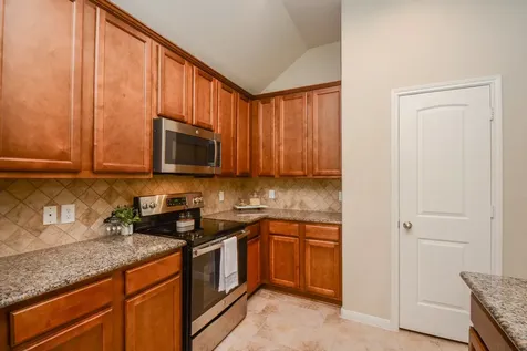 2205 Lake Forrest Drive West Columbia TX 77486