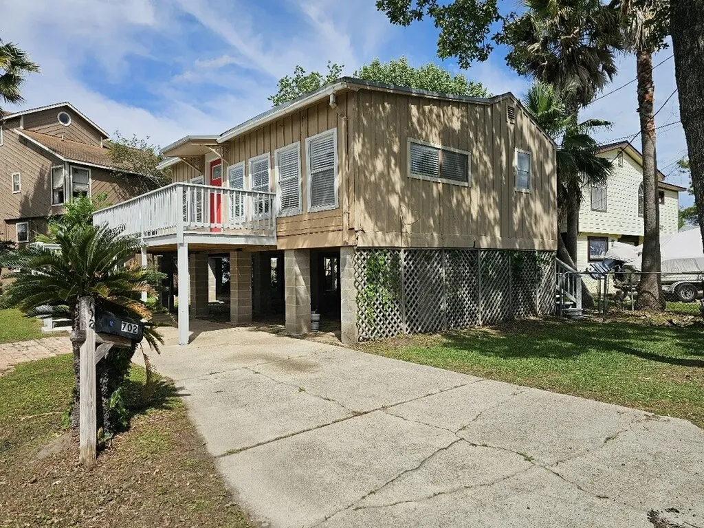 702 Narcissus Road Clear Lake Shores TX 77565