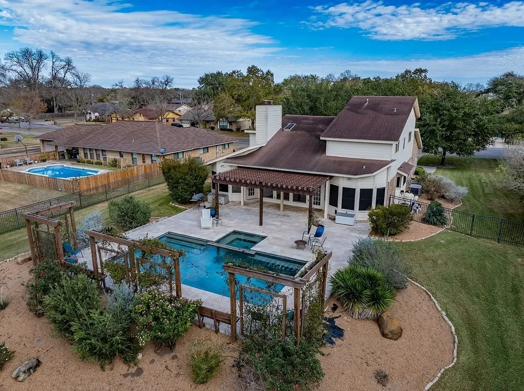 640 S College Street La Grange TX 78945