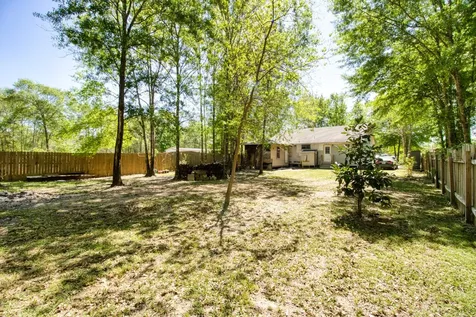 1226 County Road 5007 Cleveland TX 77327