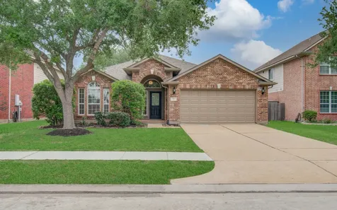 2030 Creek Shore Lane Pearland TX 77581