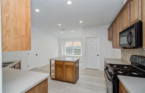 2030 Creek Shore Lane Pearland TX 77581