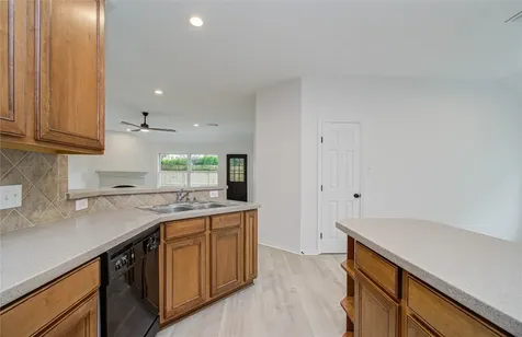 2030 Creek Shore Lane Pearland TX 77581