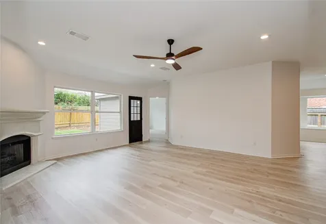 2030 Creek Shore Lane Pearland TX 77581