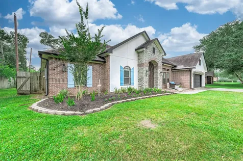 201 Hillcrest Drive Alvin TX 77511