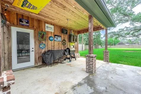 201 Hillcrest Drive Alvin TX 77511