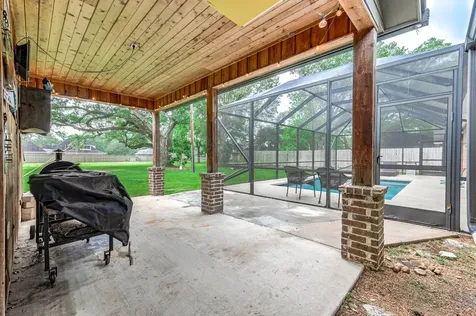 201 Hillcrest Drive Alvin TX 77511