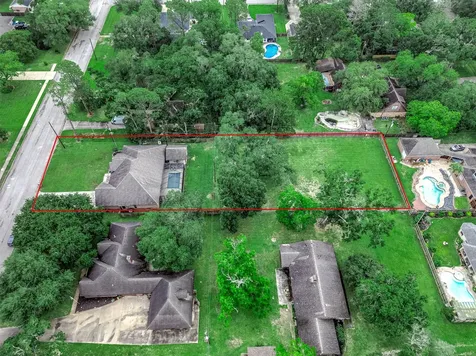 201 Hillcrest Drive Alvin TX 77511