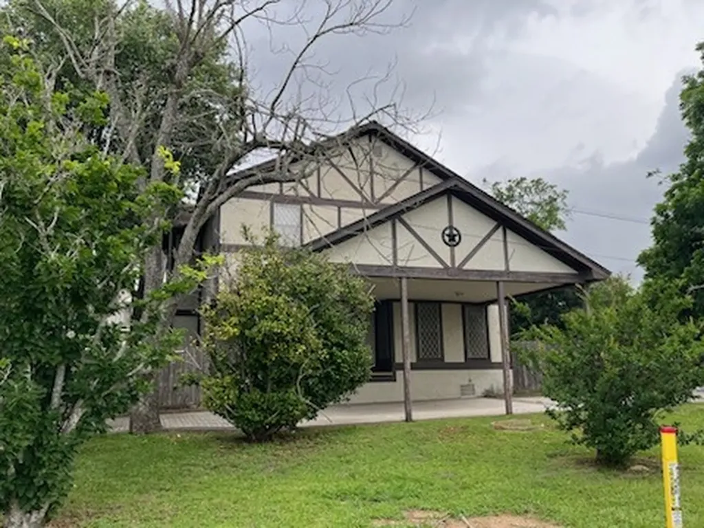 310 W Stewart Street Willis TX 77378