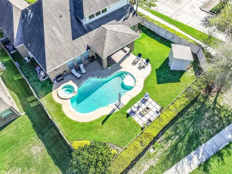2424 Prairie Mist Lane Friendswood TX 77546
