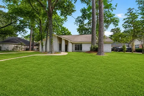 1927 Hidden Creek Drive Kingwood TX 77339