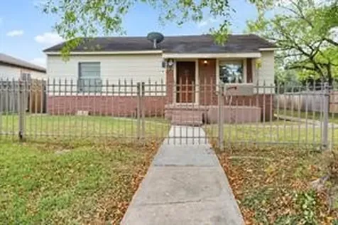 2111 3RD Street Galena Park TX 77547
