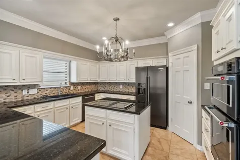 6 Highland Hollow Drive Conroe TX 77304