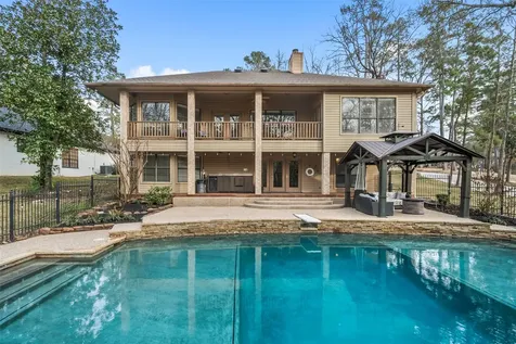 6 Highland Hollow Drive Conroe TX 77304