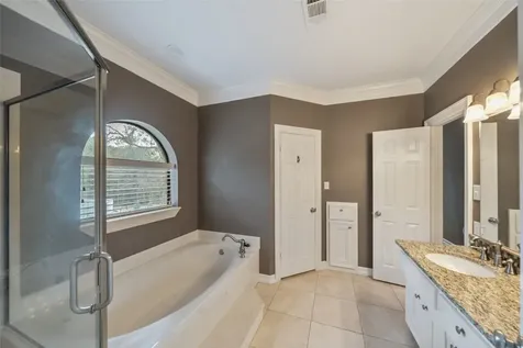 6 Highland Hollow Drive Conroe TX 77304