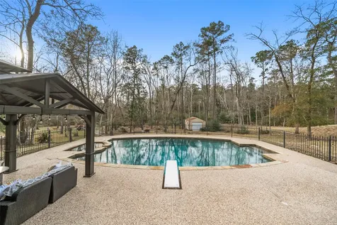 6 Highland Hollow Drive Conroe TX 77304