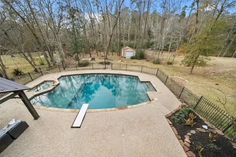 6 Highland Hollow Drive Conroe TX 77304