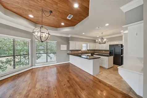 6 Highland Hollow Drive Conroe TX 77304