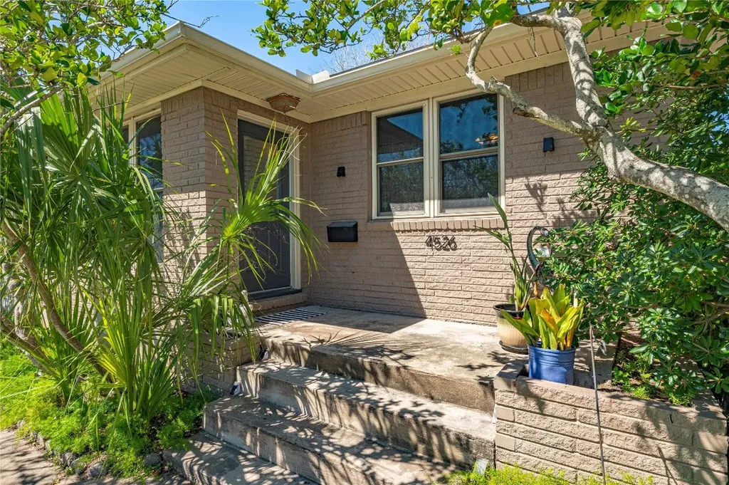 4526 Avenue S Galveston TX 77551