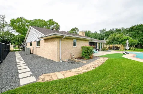 2106 Glenn Lakes Lane Missouri City TX 77459