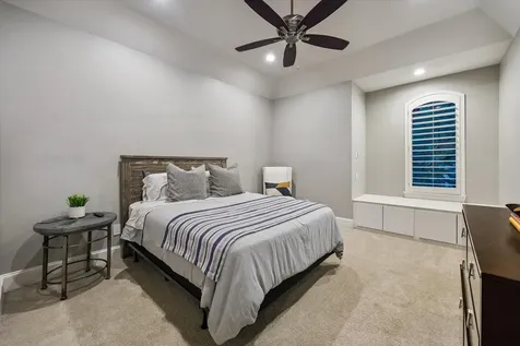 22 Knipp Road Houston TX 77024
