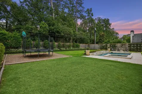 22 Knipp Road Houston TX 77024