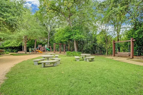 22 Knipp Road Houston TX 77024