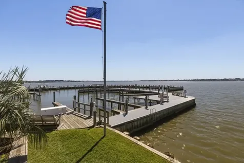 4011 Nasa Rd 1 306 Seabrook TX 77586
