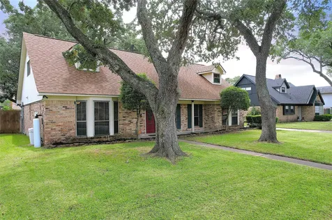 2106 S Memorial Court Pasadena TX 77502