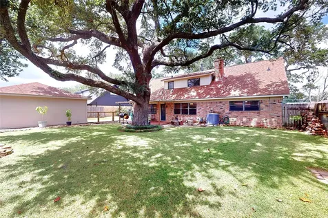 2106 S Memorial Court Pasadena TX 77502